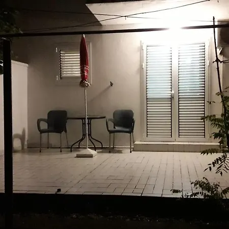 Studio Near The Airport Tivat Exterior photo